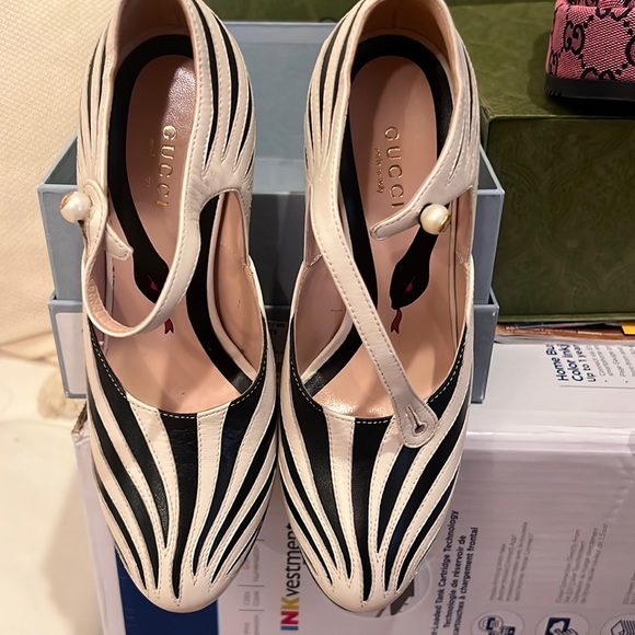 Gucci zebra leather pumps - Picture 1 of 2